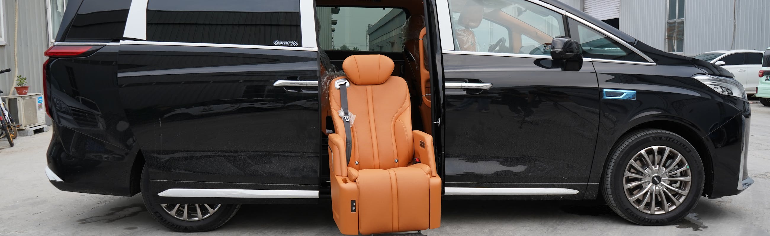 اكتشف سيارتك المثالية مع Syriati Cars